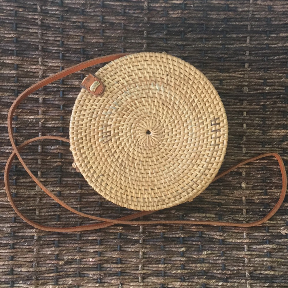 Trendy round rattan straw purse made in Bali